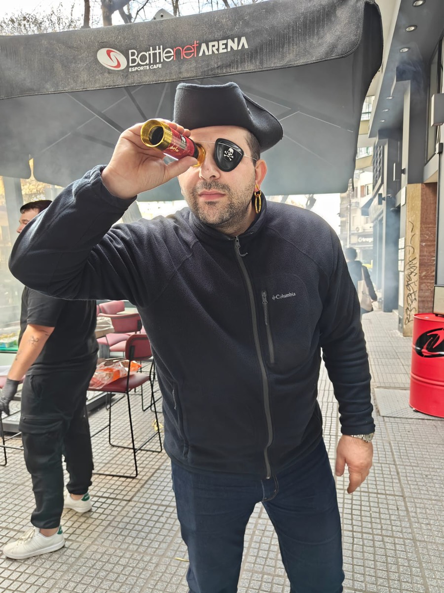 Νίκος - Πειρατής