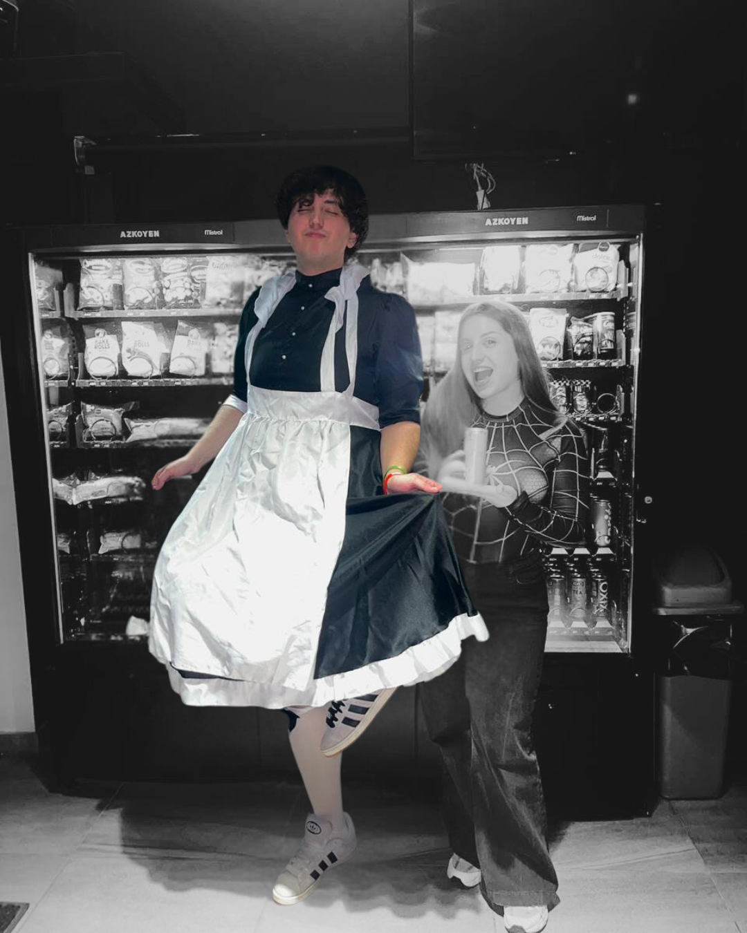 Δημήτρης - Τρομερή Καμαριέρα